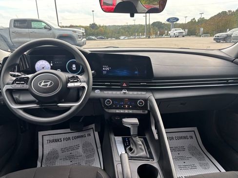 Used 2024 Hyundai Elantra SEL FWD image 12
