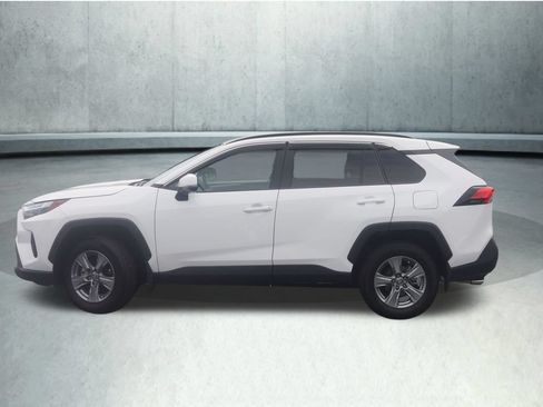 Used 2025 Toyota RAV4 XLE AWD/4WD image 15