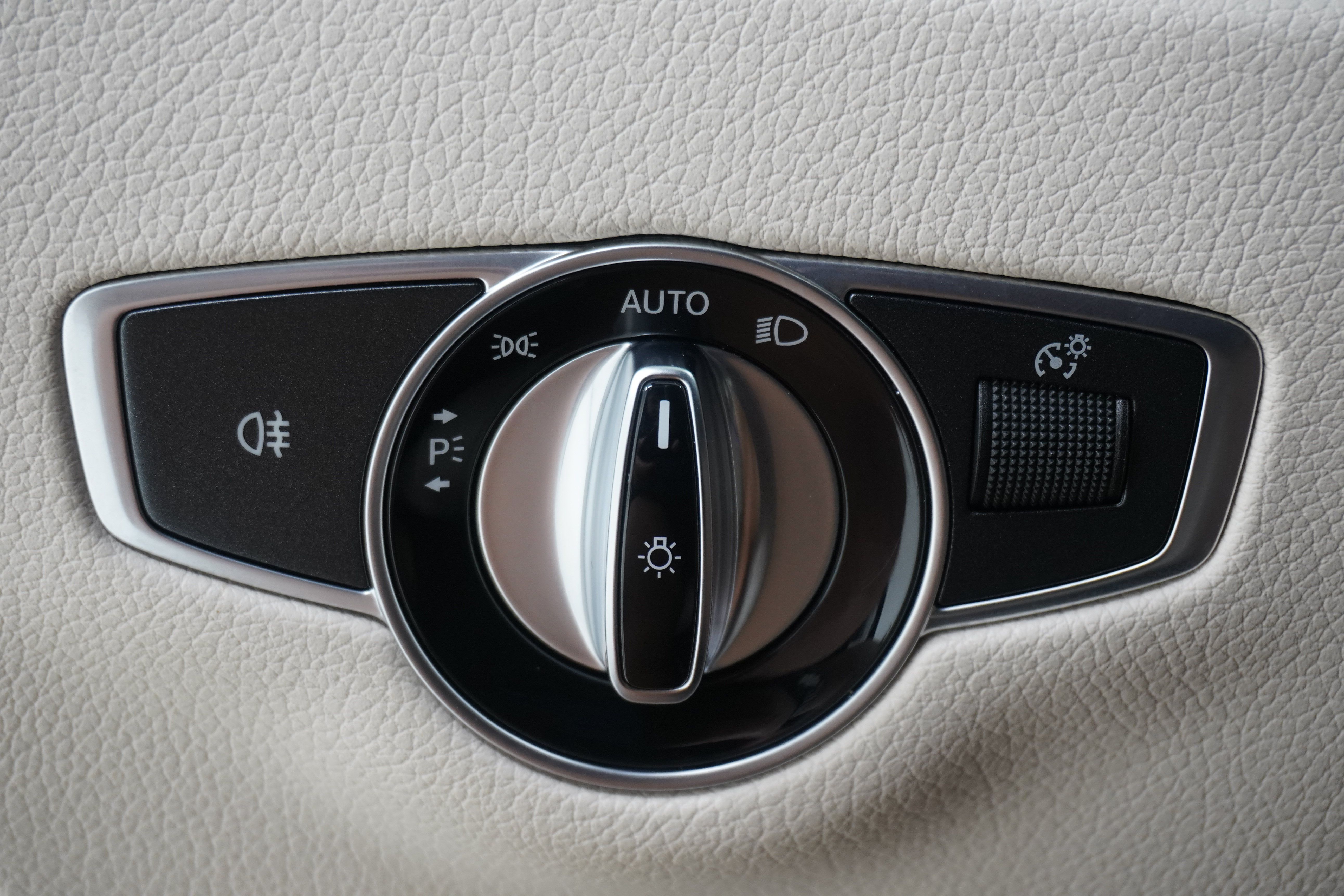 Used 2017 Mercedes-Benz E 300 4MATIC image 24