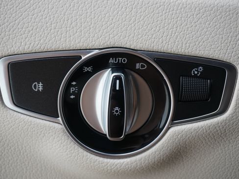 Used 2017 Mercedes-Benz E 300 4MATIC image 24
