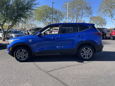 Used 2023 Kia Seltos LX image 2