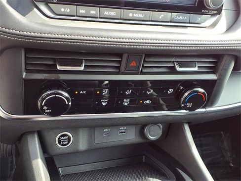 Used 2023 Nissan Rogue S image 7