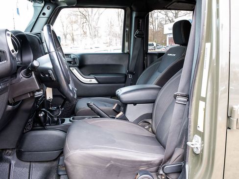 Used 2016 Jeep Wrangler Unlimited Rubicon w/ Connectivity Group image 17