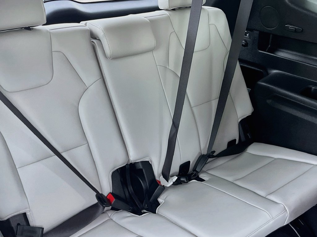 Used 2025 Kia Telluride EX w/ EX Captain's Chair Package AWD/4WD image 28