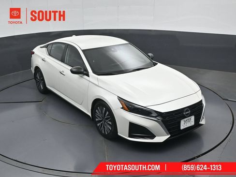 Used 2024 Nissan Altima 2.5 SV FWD image 45