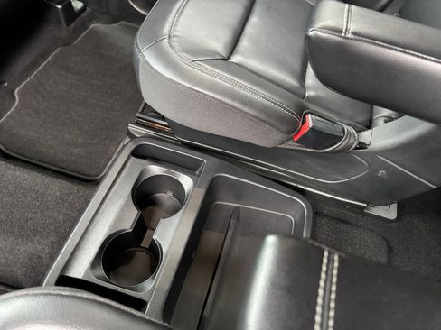 Used 2020 Ford Explorer XLT w/ Equipment Group 202A image 21