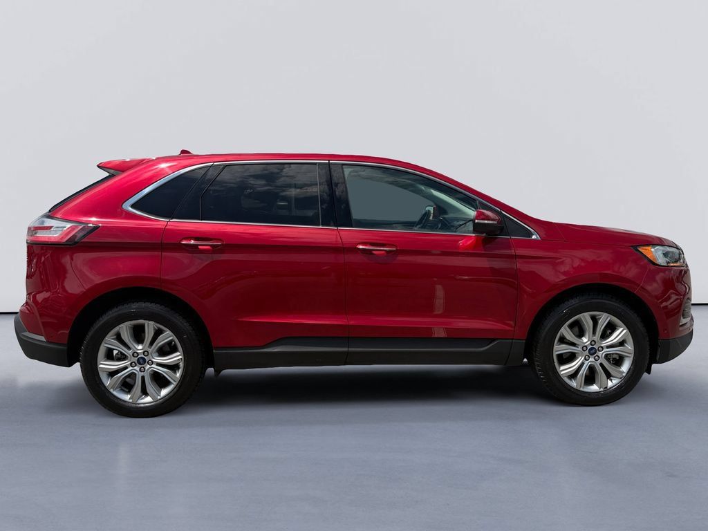 Used 2020 Ford Edge Titanium w/ Equipment Group 301A AWD/4WD image 2