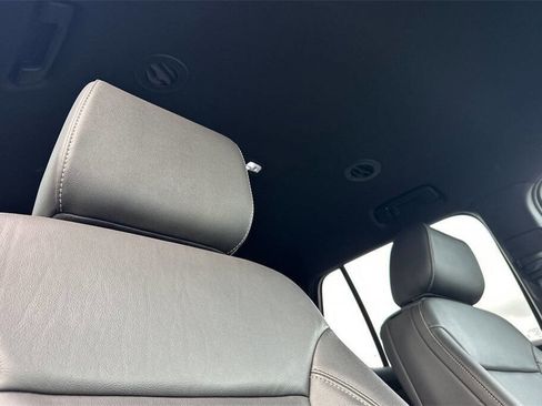 Used 2022 Chevrolet Traverse LT image 12