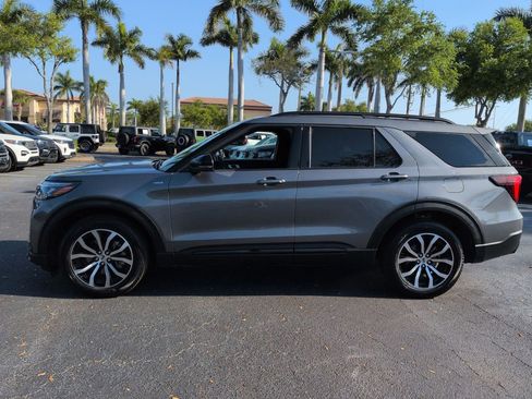 Certified 2025 Ford Explorer ST-Line AWD/4WD image 7