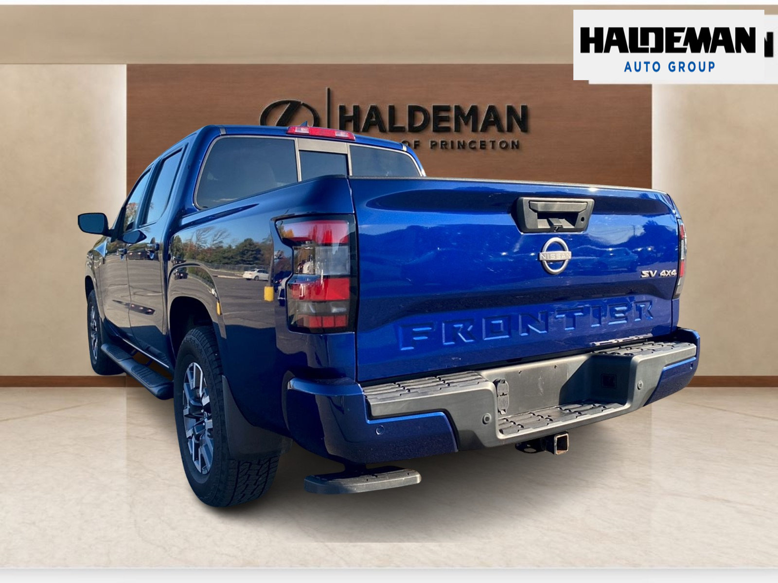 Used 2022 Nissan Frontier SV w/ SV Premium Package AWD/4WD image 3
