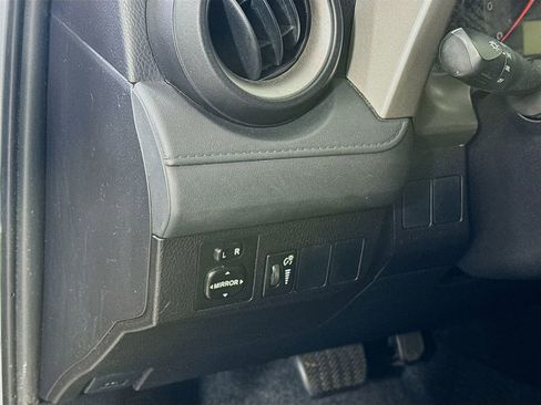 Used 2016 Toyota RAV4 LE image 5