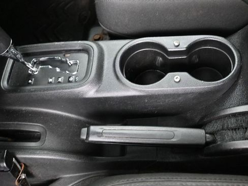 Used 2015 Jeep Wrangler Unlimited Sport w/ Connectivity Group image 11