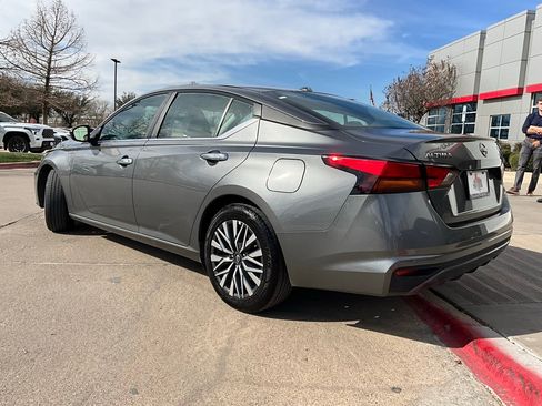 Used 2025 Nissan Altima 2.5 SV image 8