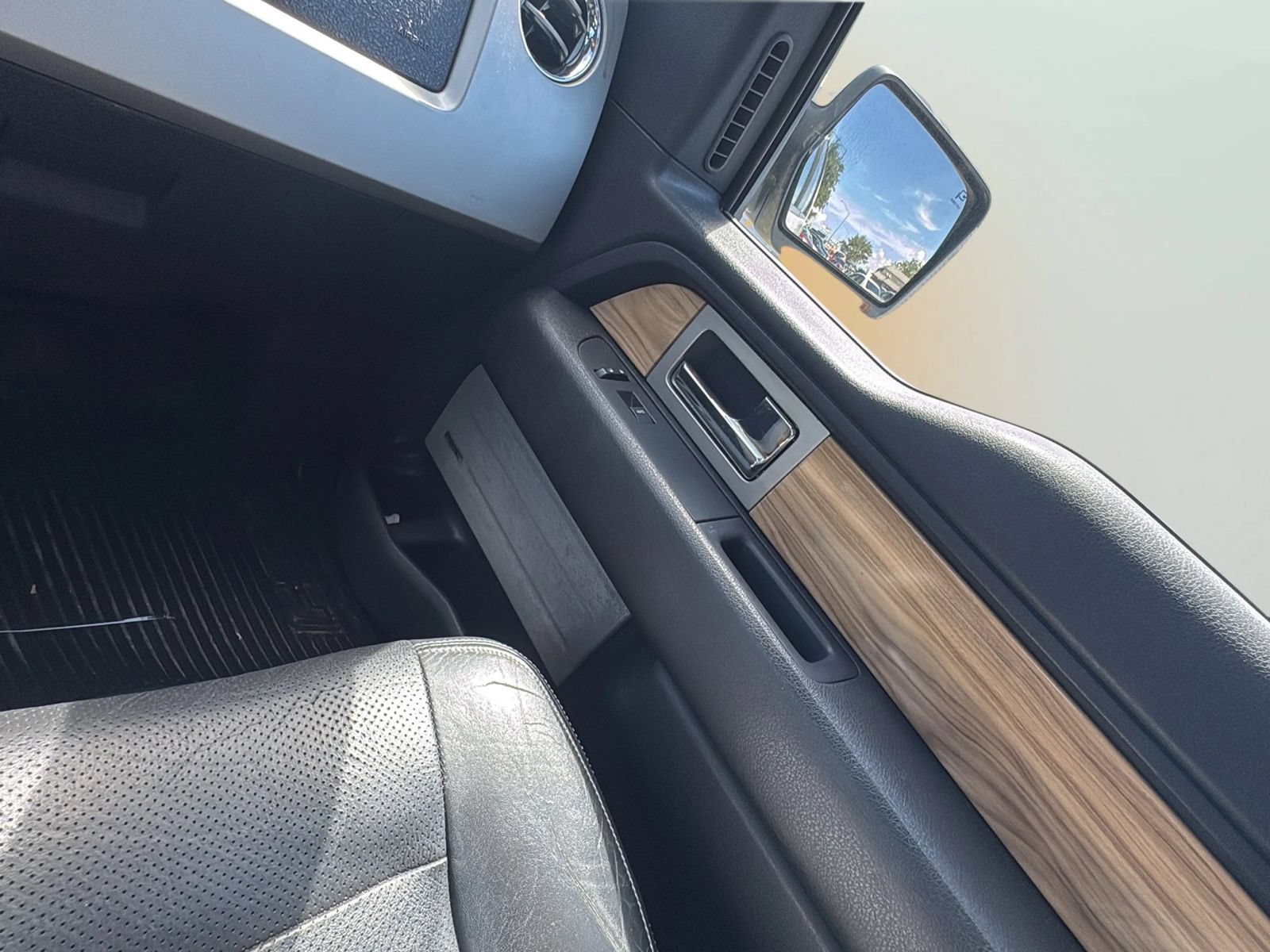 Used 2011 Ford F150 Lariat w/ Lariat Chrome Pkg RWD image 19