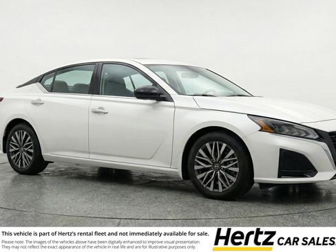 Used 2025 Nissan Altima 2.5 SV image 1