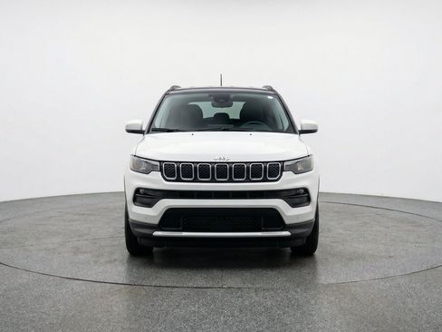 Used 2025 Jeep Compass Limited AWD/4WD image 2
