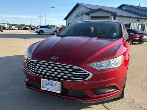 Used 2018 Ford Fusion SE w/ Fusion SE Technology Package FWD image 32