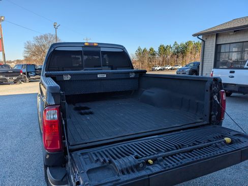 Used 2015 Ford F250 Lariat w/ Lariat Interior Package image 23