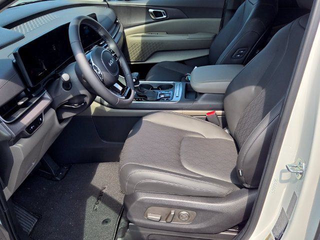 Used 2026 Kia Carnival EX FWD image 7