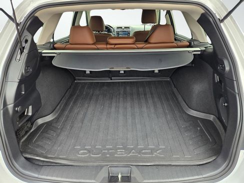 Used 2018 Subaru Outback 3.6R Touring w/ Popular Package #3 image 9