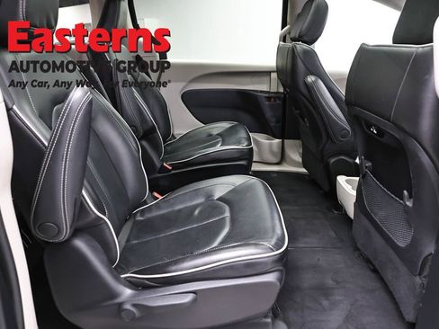 Used 2023 Chrysler Pacifica Limited FWD image 24