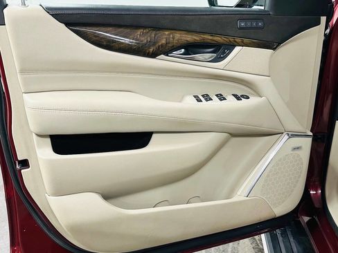 Used 2018 Cadillac Escalade ESV Premium Luxury image 29
