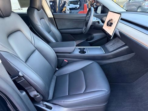 Used 2022 Tesla Model Y Long Range image 22