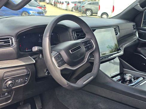 Used 2024 Jeep Wagoneer L Series II RWD image 12