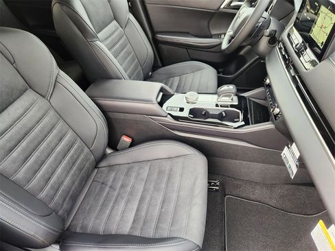 New 2025 Mitsubishi Outlander SE image 10