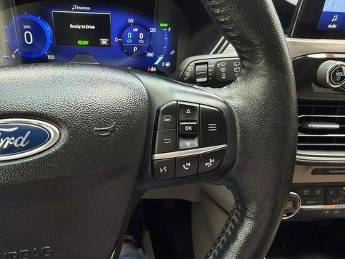 Used 2020 Ford Escape Titanium w/ Titanium Premium Package 2.0 image 24