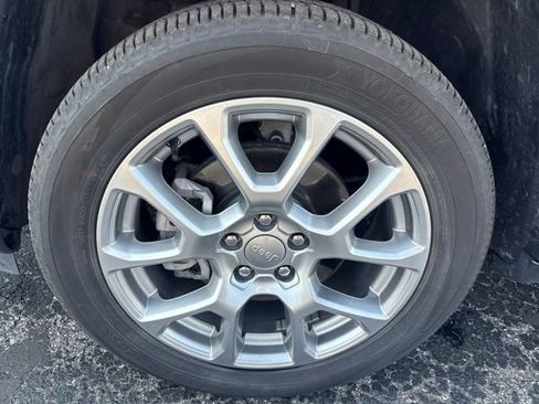 Used 2022 Jeep Compass Latitude AWD/4WD image 30