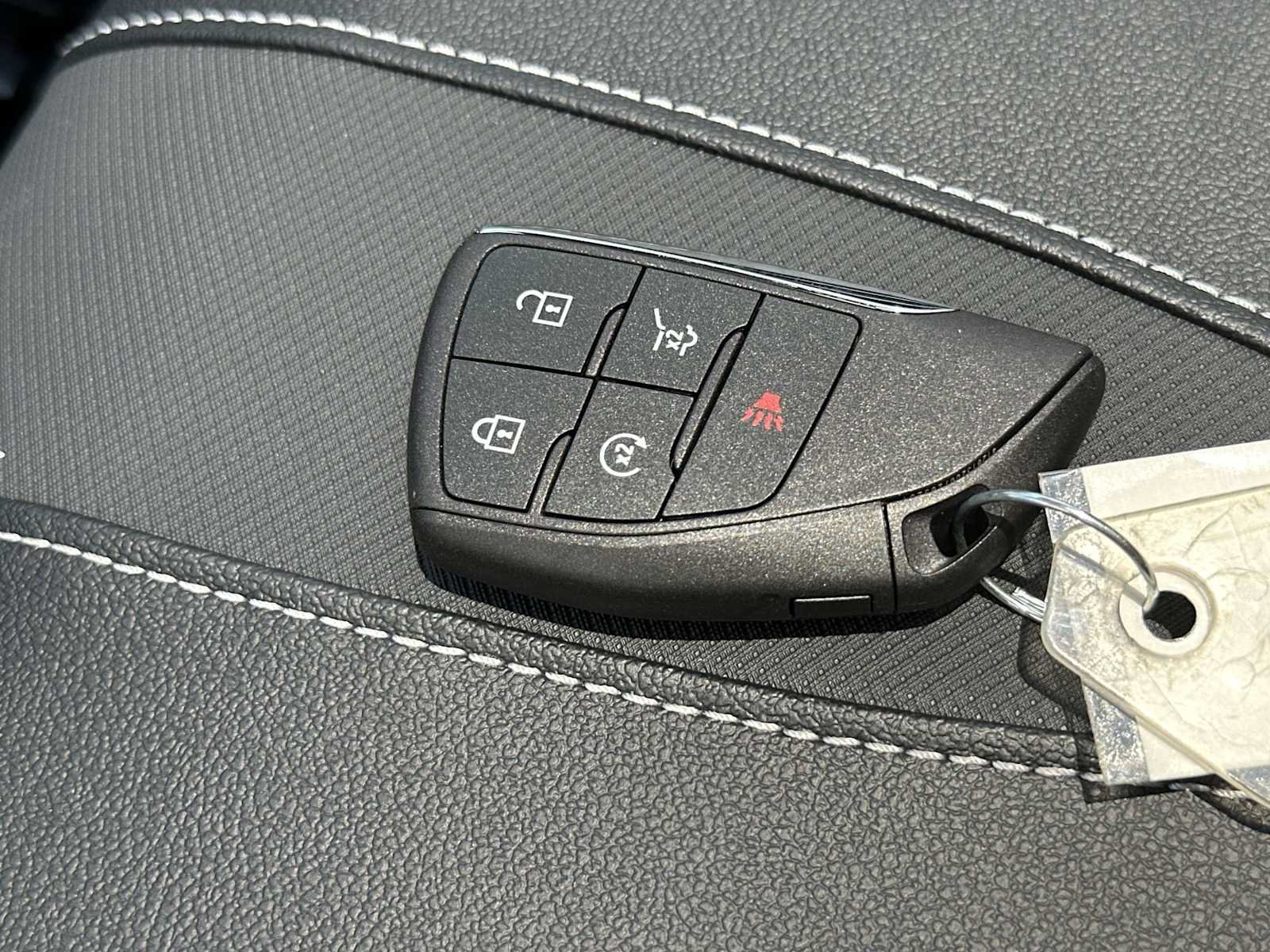 New 2026 Chevrolet Traverse RS w/ LPO, Floor Liner Package FWD image 26
