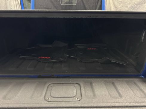 Used 2022 Jeep Gladiator Overland image 6