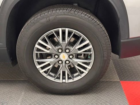 Used 2025 Chevrolet Traverse LT AWD/4WD image 23