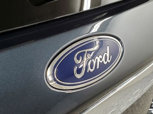 Used 2022 Ford Explorer XLT w/ Equipment Group 202A image 25