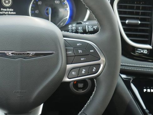 New 2026 Chrysler Pacifica Select image 20