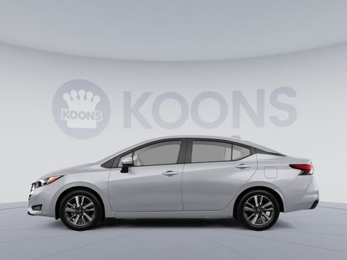 Used 2025 Nissan Versa SV FWD image 2