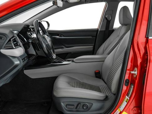 Used 2019 Toyota Camry SE image 28