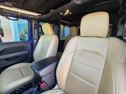 Used 2019 Jeep Wrangler Unlimited Sahara AWD/4WD image 15