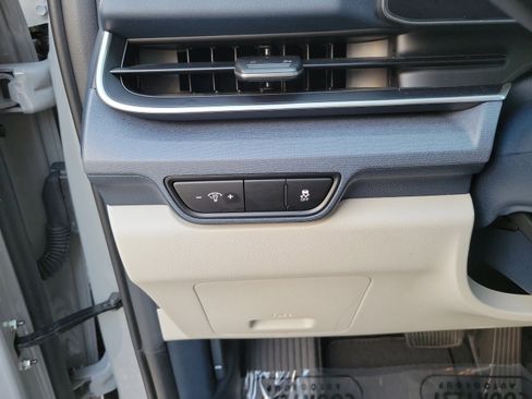 Used 2026 Kia Carnival EX FWD image 27