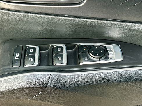 Certified 2025 Kia Sorento S w/ Panoramic Sunroof Package image 18