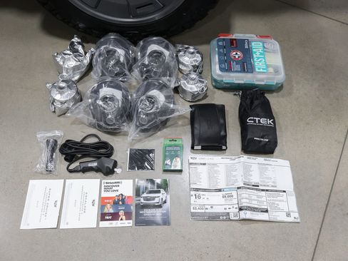 Used 2023 Cadillac Escalade Premium Luxury image 76