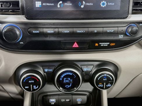 Used 2025 Hyundai Venue SEL FWD image 24