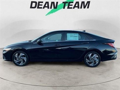 Certified 2025 Hyundai Elantra SEL w/ Cargo Package image 5