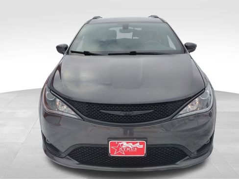 Used 2018 Chrysler Pacifica Touring Plus w/ S Appearance Package image 2