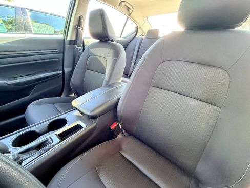 Used 2025 Nissan Altima 2.5 SV FWD image 36
