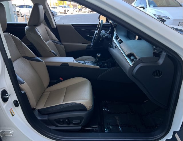 Used 2020 Lexus ES 300h w/ Premium Package FWD image 36