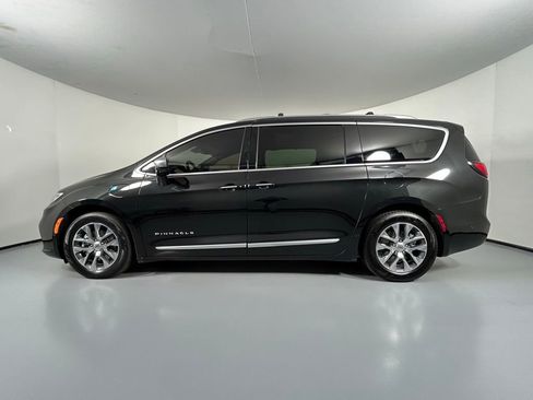 Used 2022 Chrysler Pacifica Pinnacle image 4