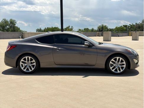 Used 2013 Hyundai Genesis 3.8 RWD image 9