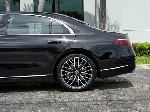 Used 2024 Mercedes-Benz S 580 4MATIC Sedan image 12